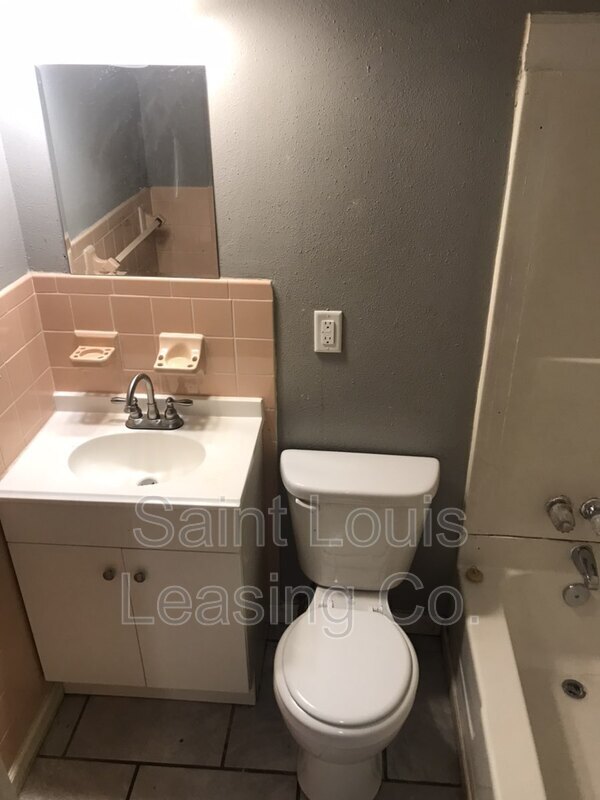 Building Photo - 370 St Edward Ln