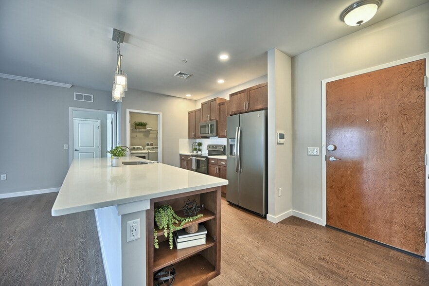 Building Photo - CenterPointe Apartments