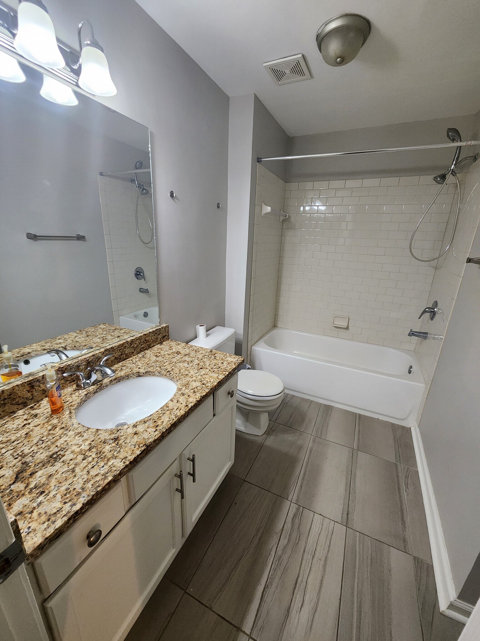 Building Photo - 4000 Riverlook Pky SE