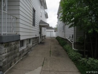 Building Photo - 157 Springville Ave