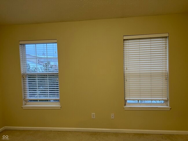 Building Photo - 3522 N Golden Gate Dr