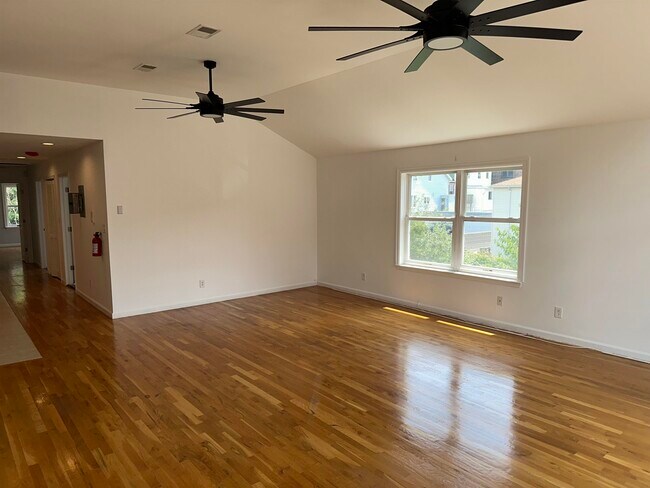 Building Photo - 2024 Grand Ave