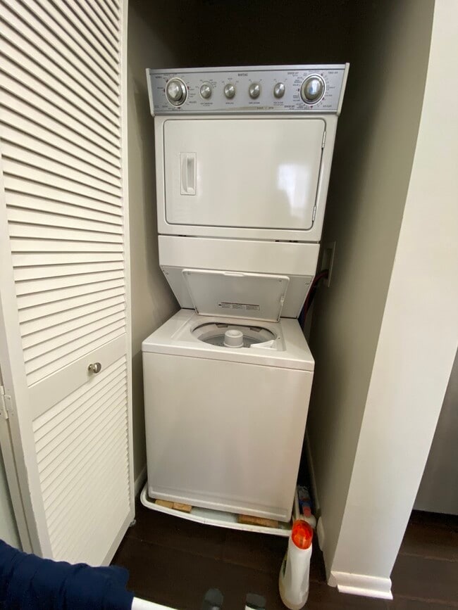 Building Photo - 1657 N Halsted St