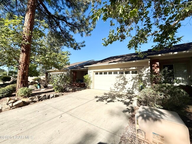 Building Photo - 1460 Loren Dr