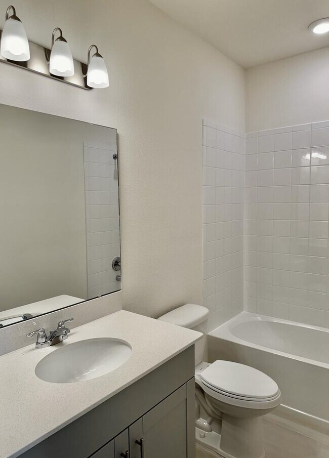 Building Photo - New Townhome for Rent