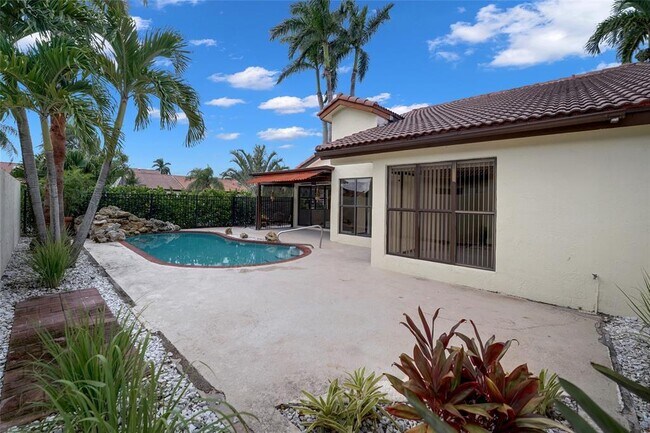 Building Photo - 7850 Villa Nova Dr