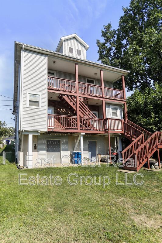 Building Photo - 914 Summit Ave