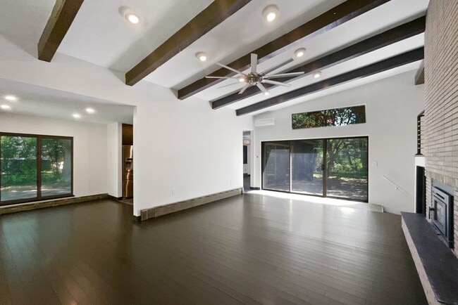 Building Photo - 2633 Hickory Ct