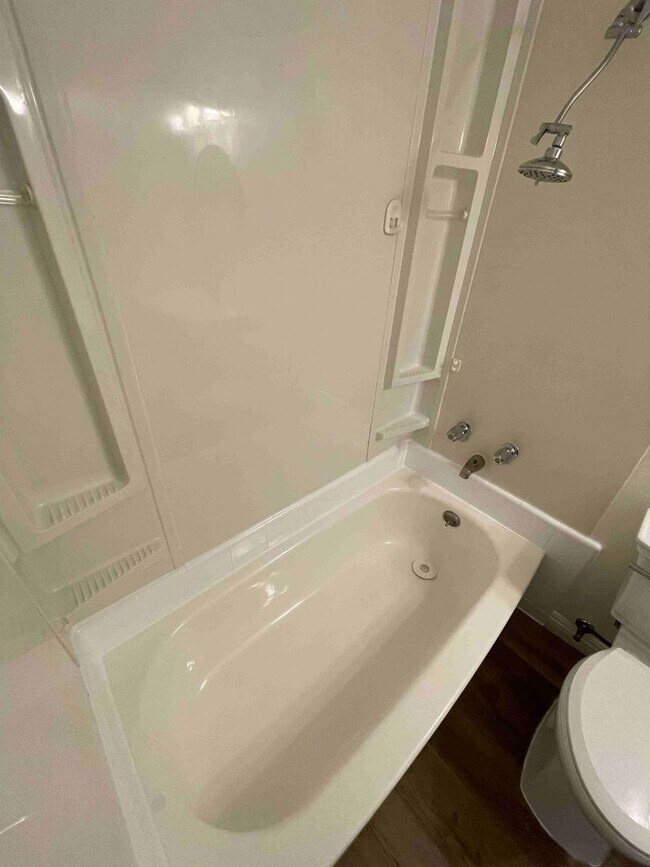 Building Photo - COMPLETELY UPDATED TWO BEDROOM APARTMENT IN TARZANA!