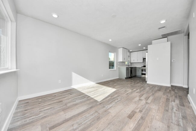 Building Photo - 6201 Batterson St