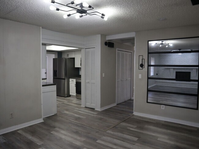 Building Photo - 4 BEDROOM 2 Bath  Pool Home!  Call Carole Arcaro 386-216-4900 Deltona Lakes Realty