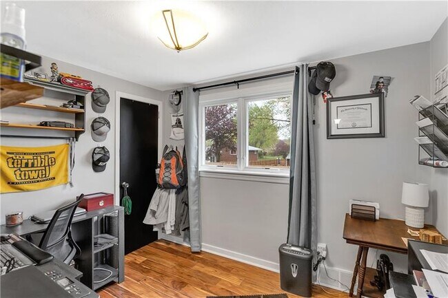Building Photo - 2412 Cathedral Dr
