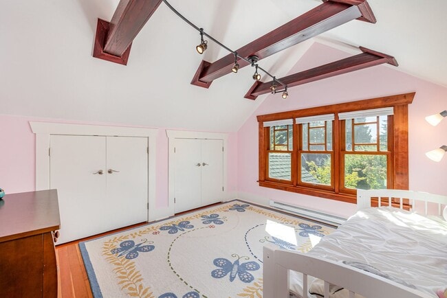 Building Photo - Sunset Hill Home