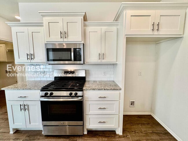 Building Photo - 321 E Redwood St