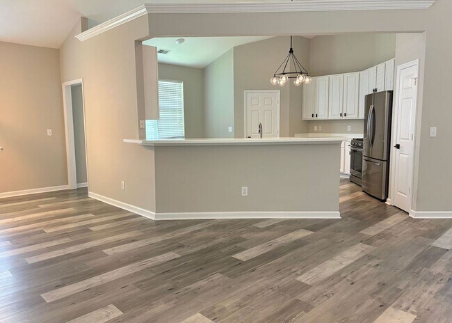 Building Photo - Available 7/9. Gorgeous, Fully Remodeled 3...