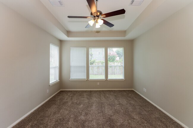 Building Photo - 3211 Oak Park Ln