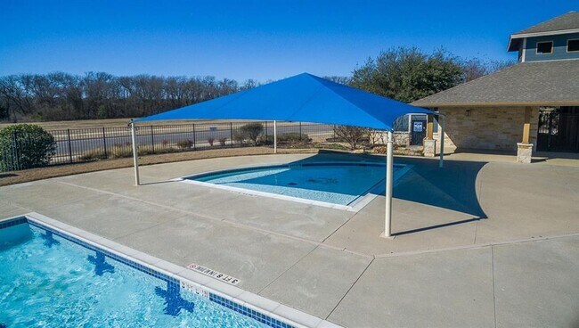 Building Photo - 18401 Friendship Hill Dr