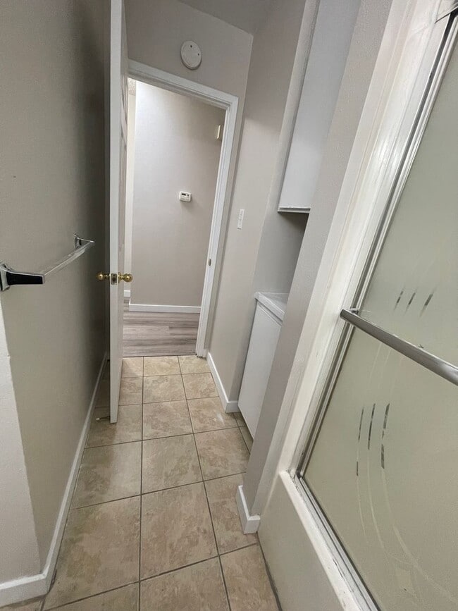 Building Photo - Wonderful 3 Bedroom Move-In Ready