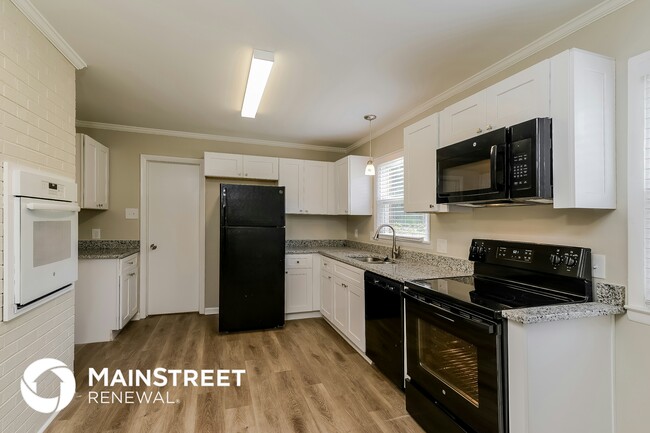 Building Photo - 2940 Wesleyan Ln