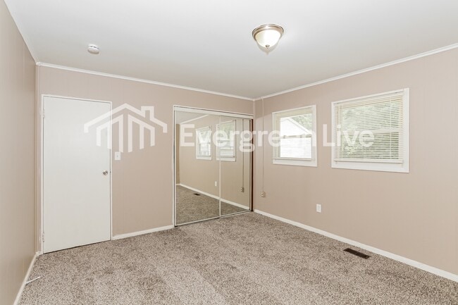 Building Photo - 2660 Wenning Rd