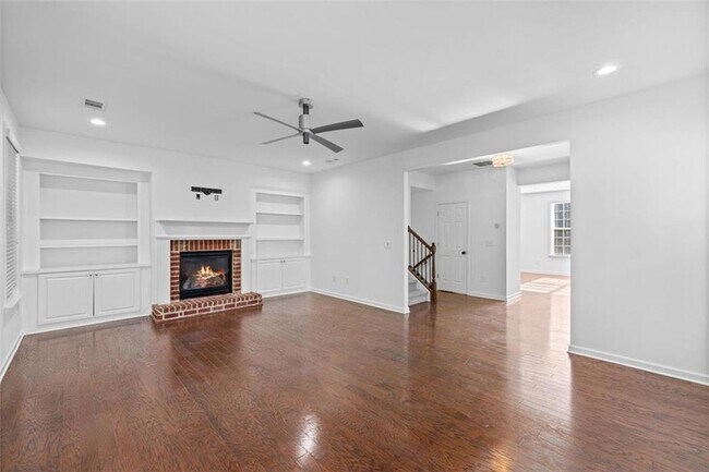 Building Photo - 4228 Laurel Creek Ct SE