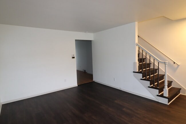 Building Photo - 3 Bedroom Duplex