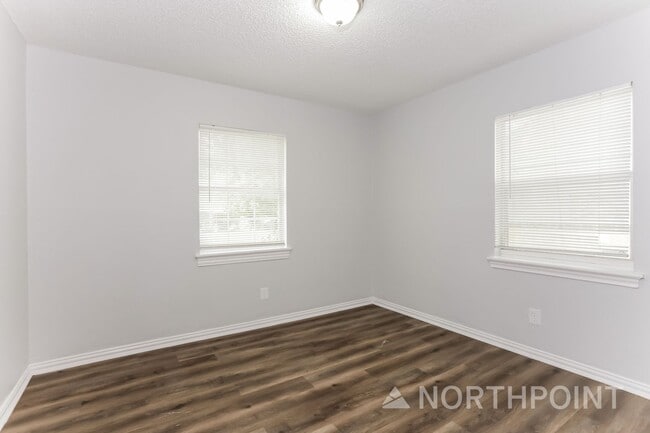 Building Photo - 3 BR/1BA | Newly Renovated Single Family Home |  1-Car Covered Parking | Backyard!
