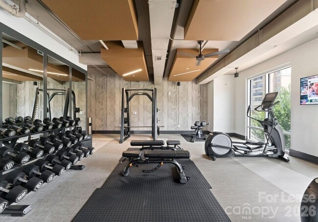 Building Photo - 500 W Trade St