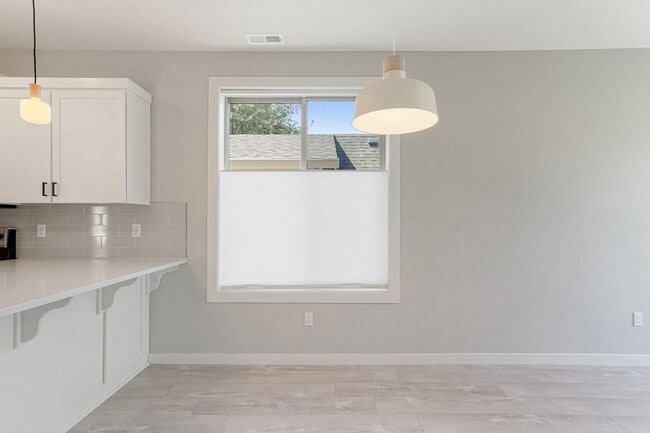 Building Photo - 4 bed, 4 bath Multi-Level Home in Pringle ...