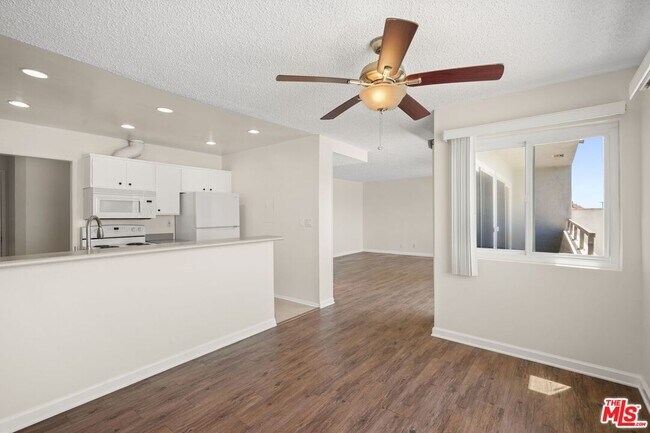 Building Photo - 18002 Coastline Dr