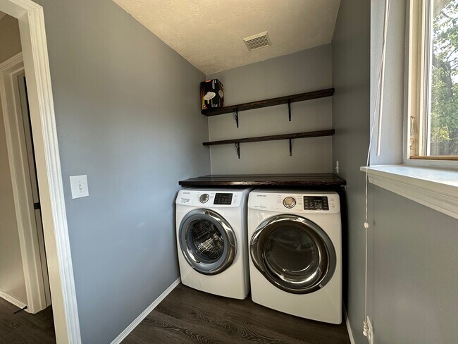 Building Photo - 23812 E Maxwell Ave