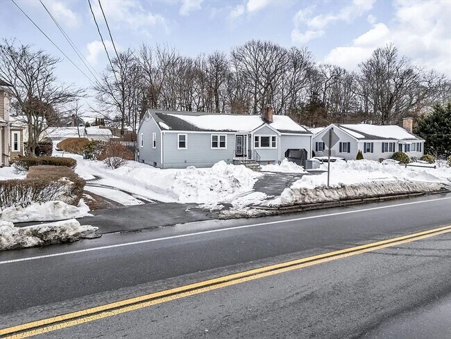 Building Photo - Beautifully Renovated 3-Bedroom Home in Woburn – $3,999.00/mo