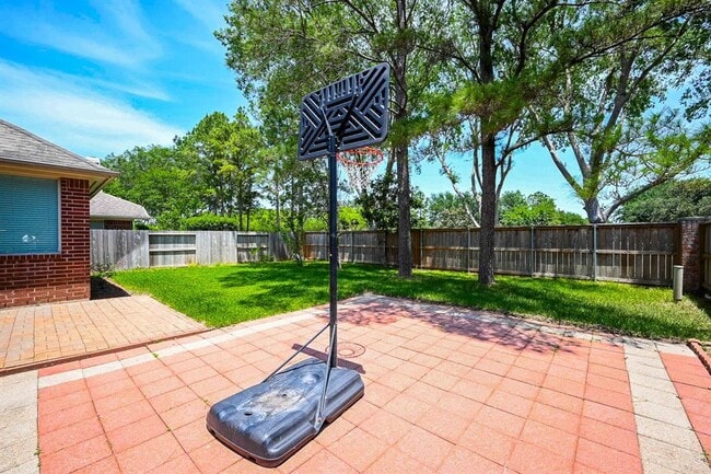 Building Photo - 18018 Somerset Knolls Ct