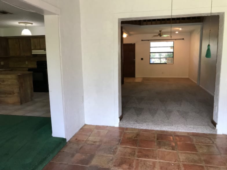 Building Photo - 187 NE 6th Ct