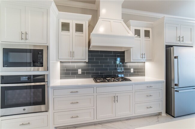 Building Photo - 6417 S 62nd St