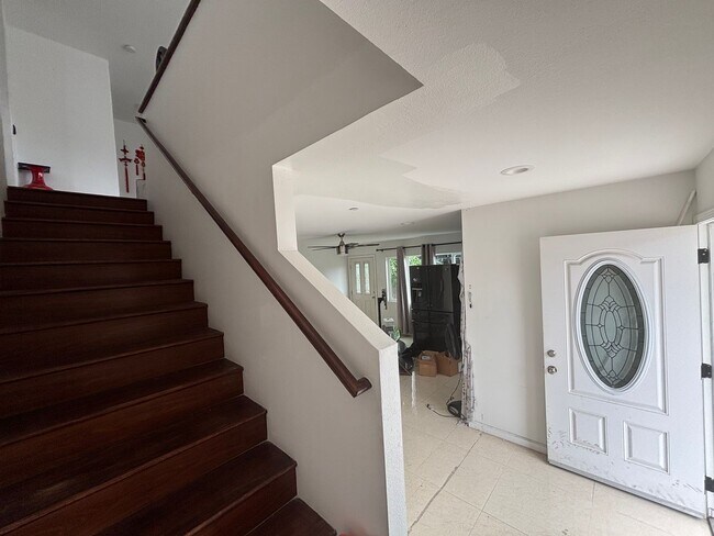 Building Photo - 1654B Olona Ln