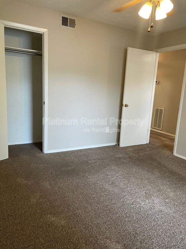 Building Photo - 402 Wynnes Ridge Cir SE
