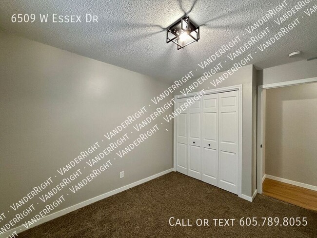 Building Photo - 6509 W Essex Dr
