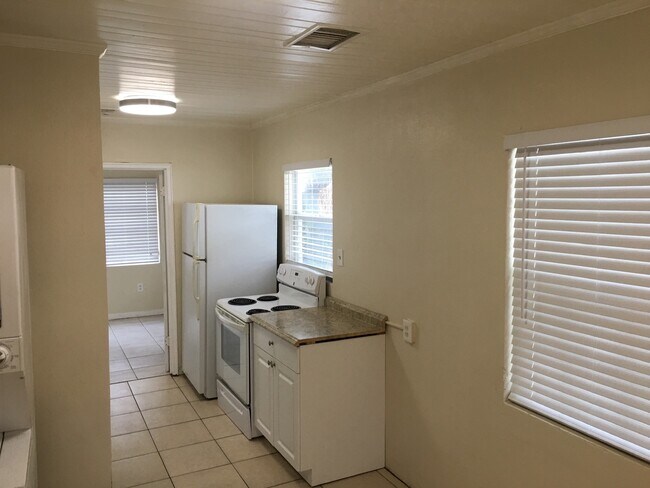 Building Photo - North Hyde Park - UT Area