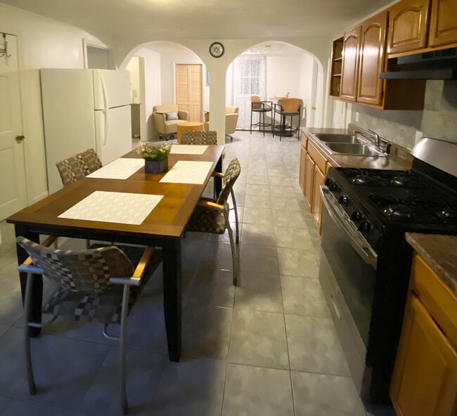 Kitchen - 7 Alpine Ct