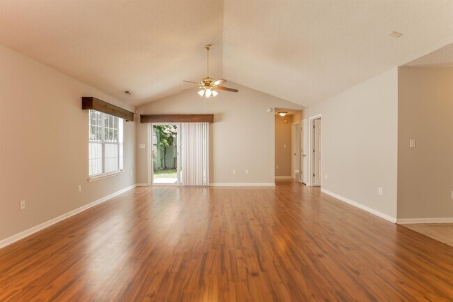 Building Photo - 112 Dusty Trail Ln