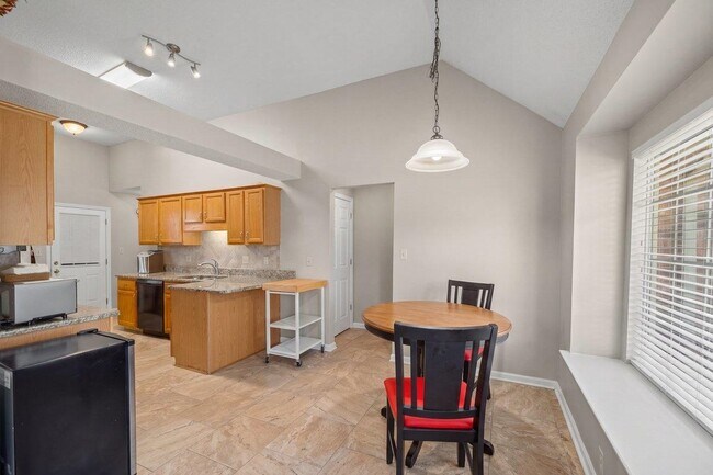 Building Photo - 11181 Ivy Dr