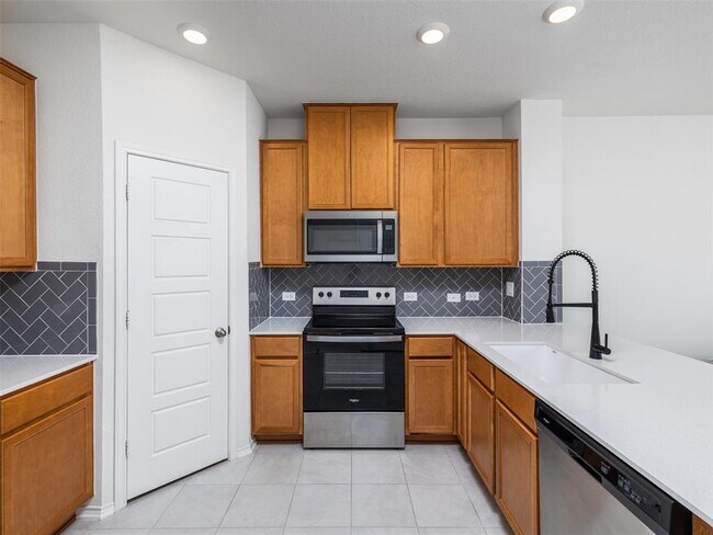 Building Photo - 7106 Summer Tanager Dr