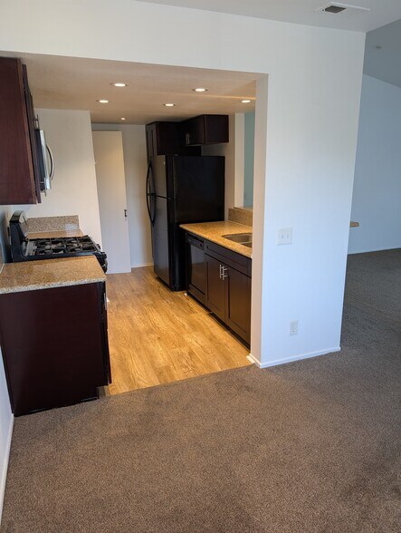 Building Photo - 9388 Twin Trails Dr