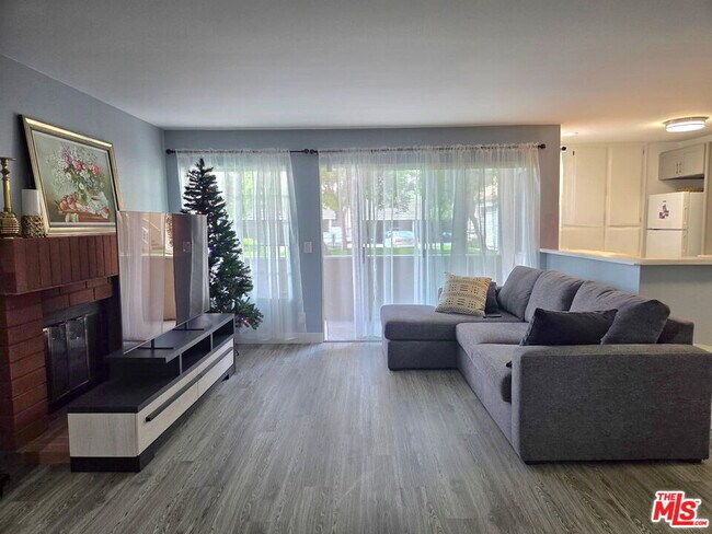 Building Photo - 8805 Berkshire Way