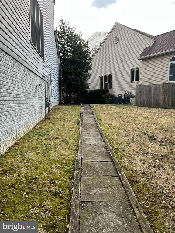 Building Photo - 9425 Spruce Tree Cir