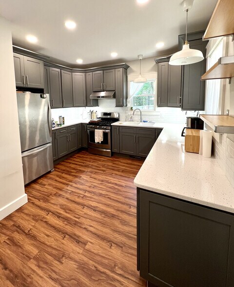Unit A Kitchen - 140 South St
