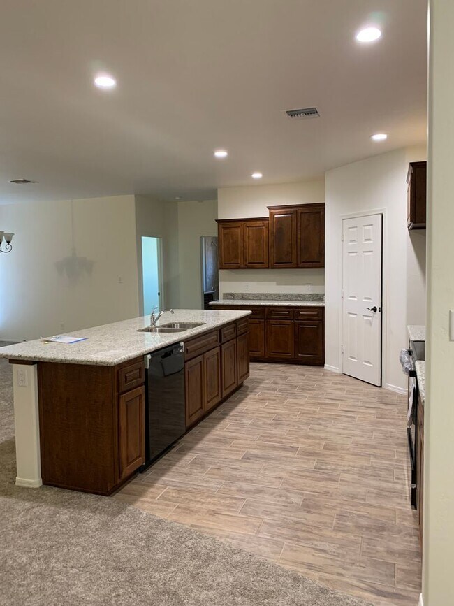 Building Photo - NEWER 4 BEDROOM HOME IN PARK WEST!