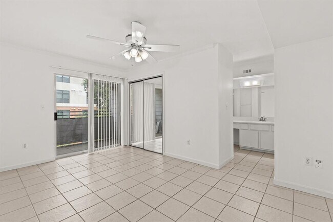 Building Photo - 501 W 26th St