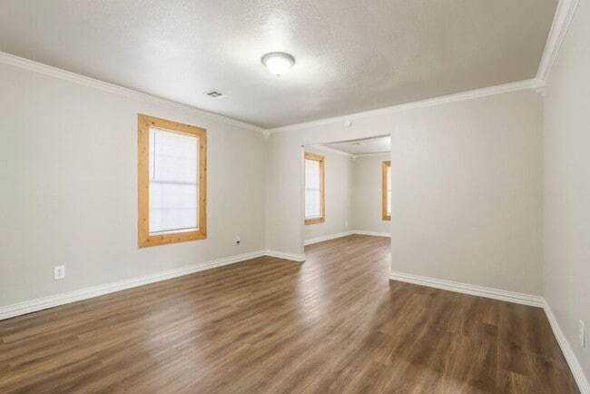 Building Photo - 2514 E Archer St